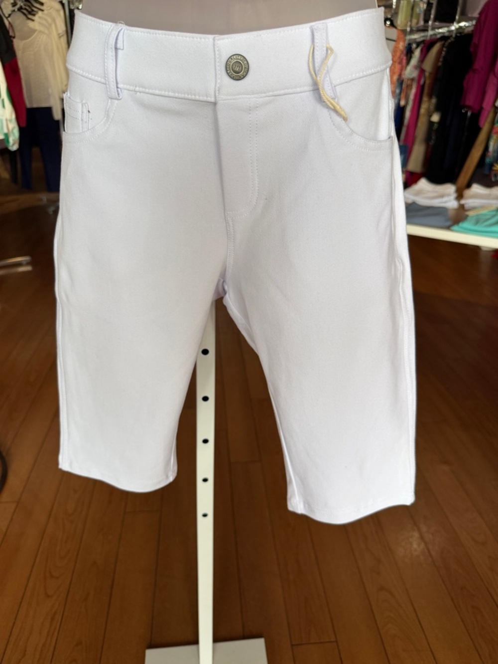 Yelete White Women's Flat Front Knee-Length Shorts